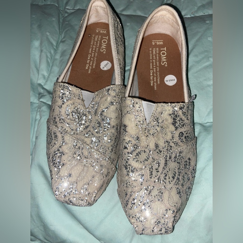 sparkle! These shoes were worn one time. Excellent condition.